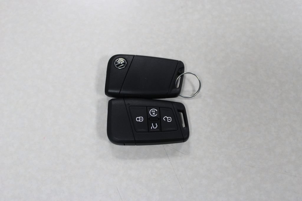 Used 2025 Volkswagen Taos SE AWD/4WD image 33