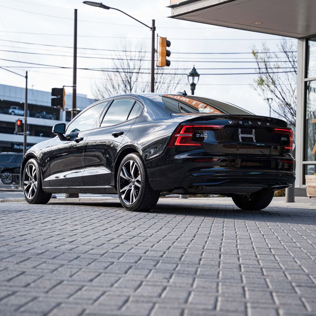 Certified 2025 Volvo S60 B5 Core AWD/4WD image 5