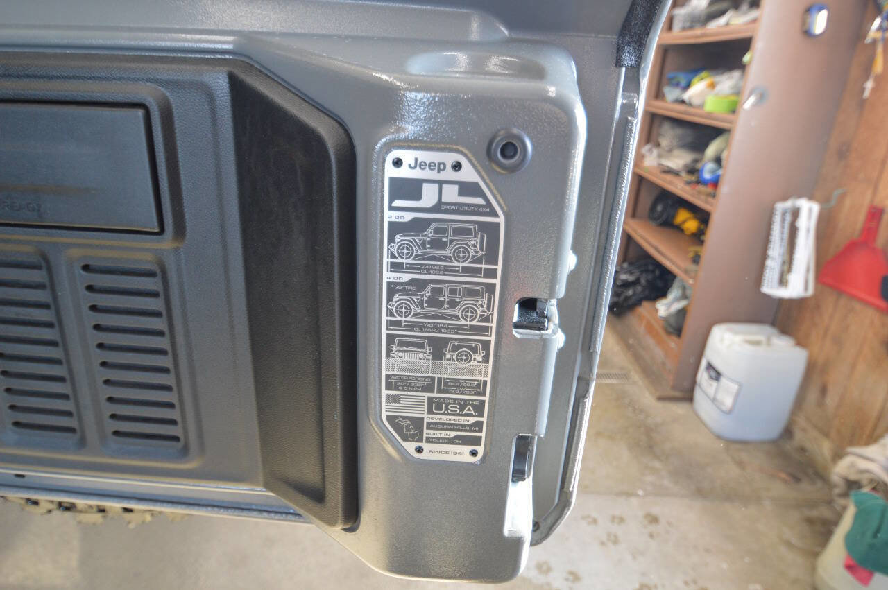 Used 2023 Jeep Wrangler Unlimited w/ Cold Weather Group image 28