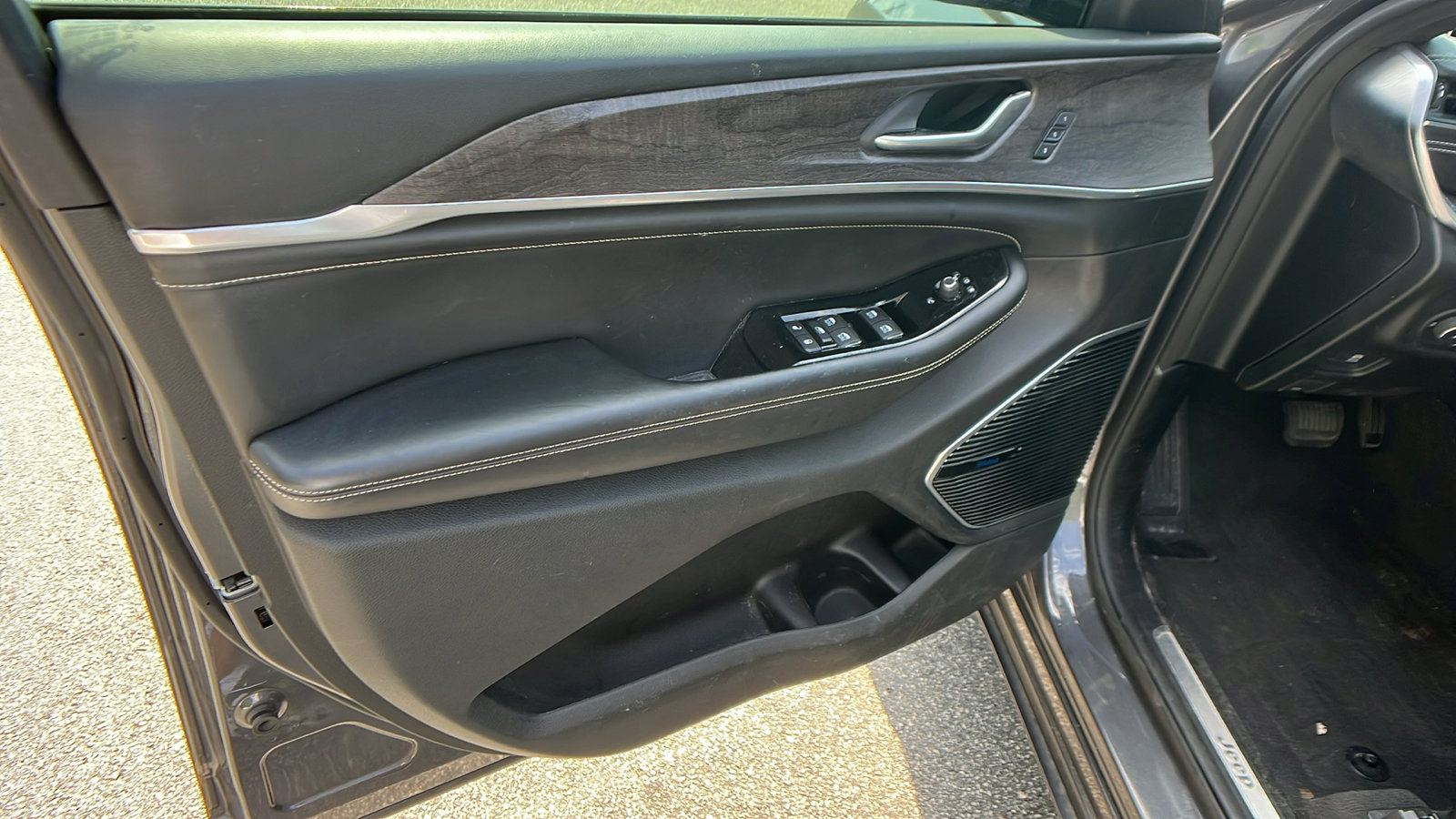 Used 2021 Jeep Grand Cherokee L Overland image 14