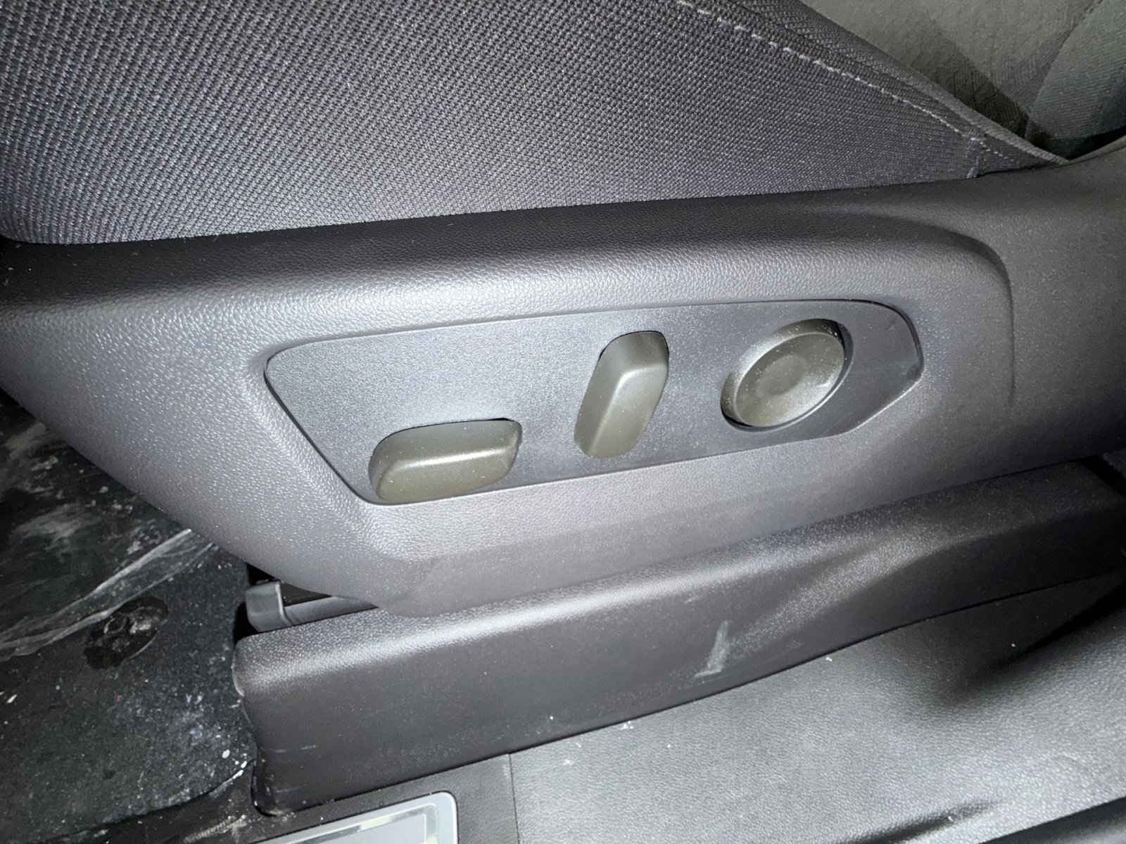 New 2026 GMC Sierra 1500 SLE image 14