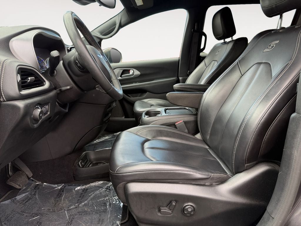 Used 2023 Chrysler Pacifica Touring-L w/ S Appearance Package FWD image 6