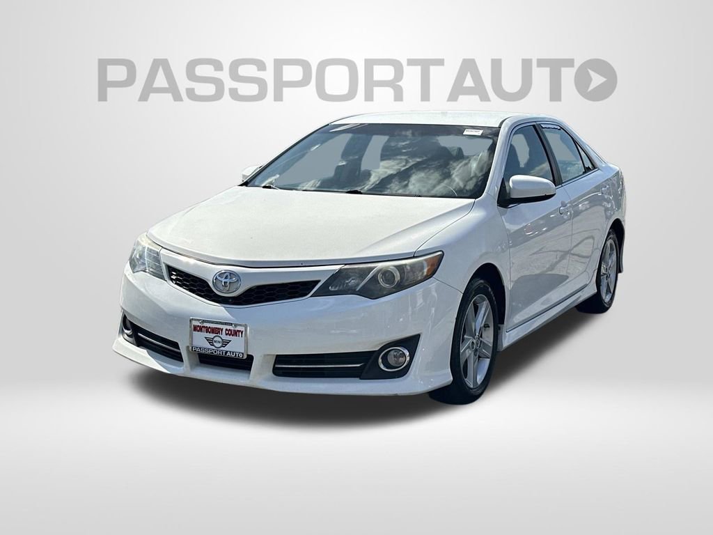 Used 2013 Toyota Camry SE image 1