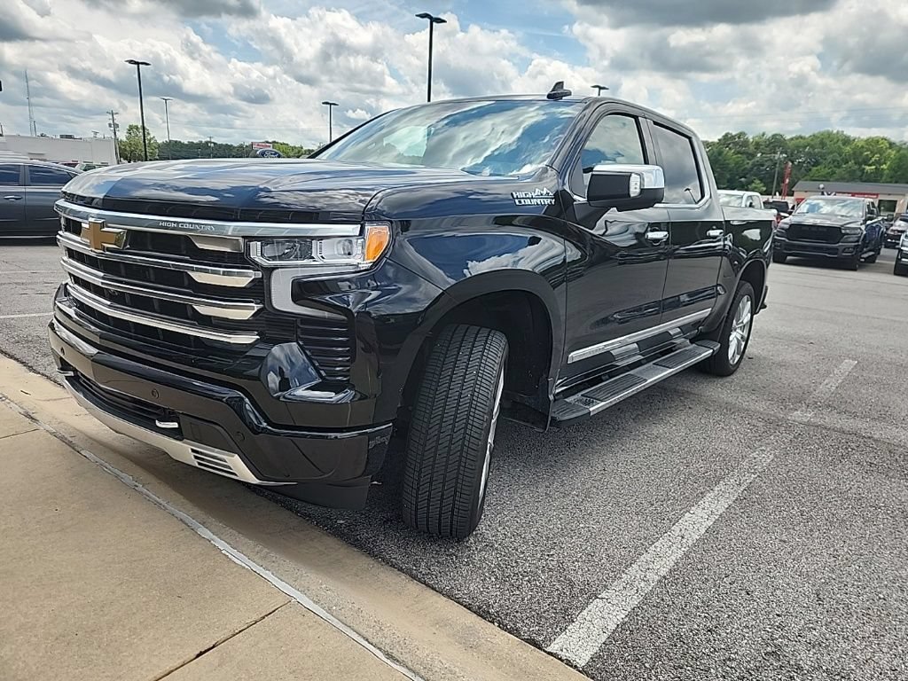 Used 2024 Chevrolet Silverado 1500 High Country w/ High Country Premium Package AWD/4WD image 2