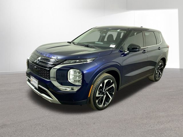 Used 2022 Mitsubishi Outlander SE image 2