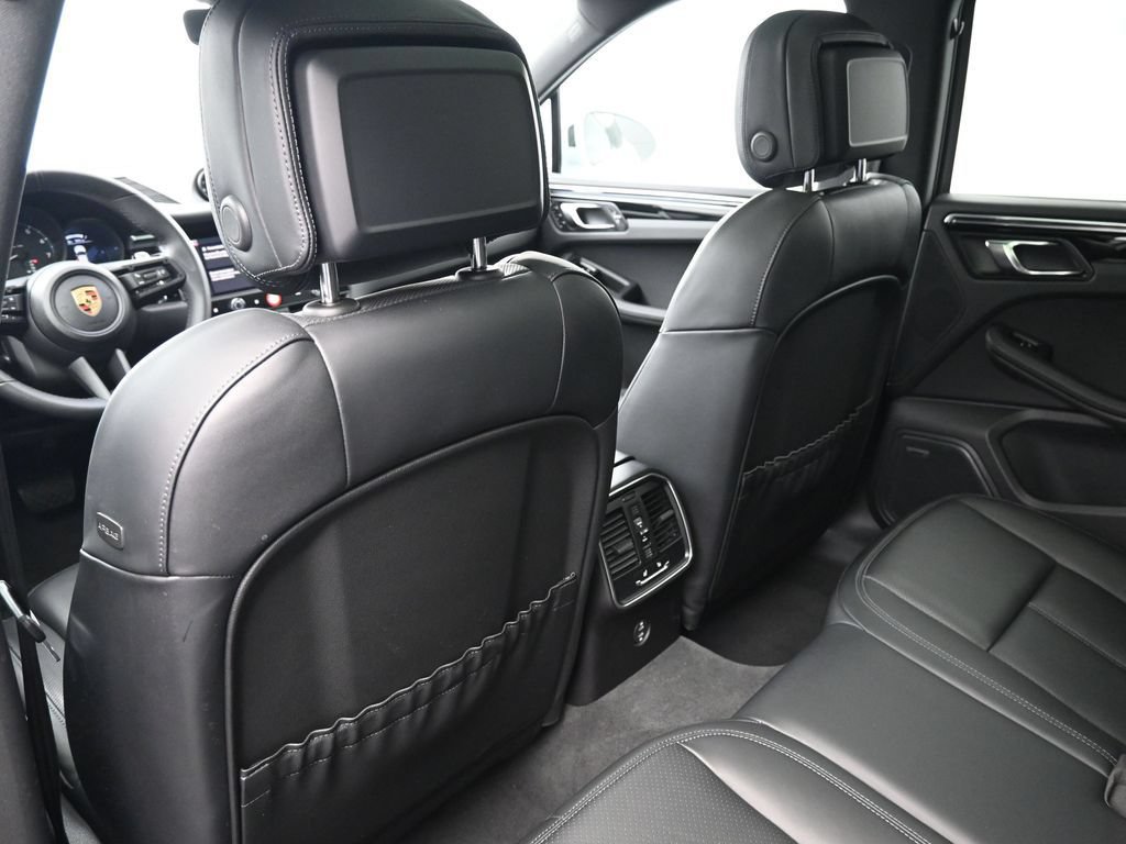 Certified 2025 Porsche Macan Turbo AWD/4WD image 8