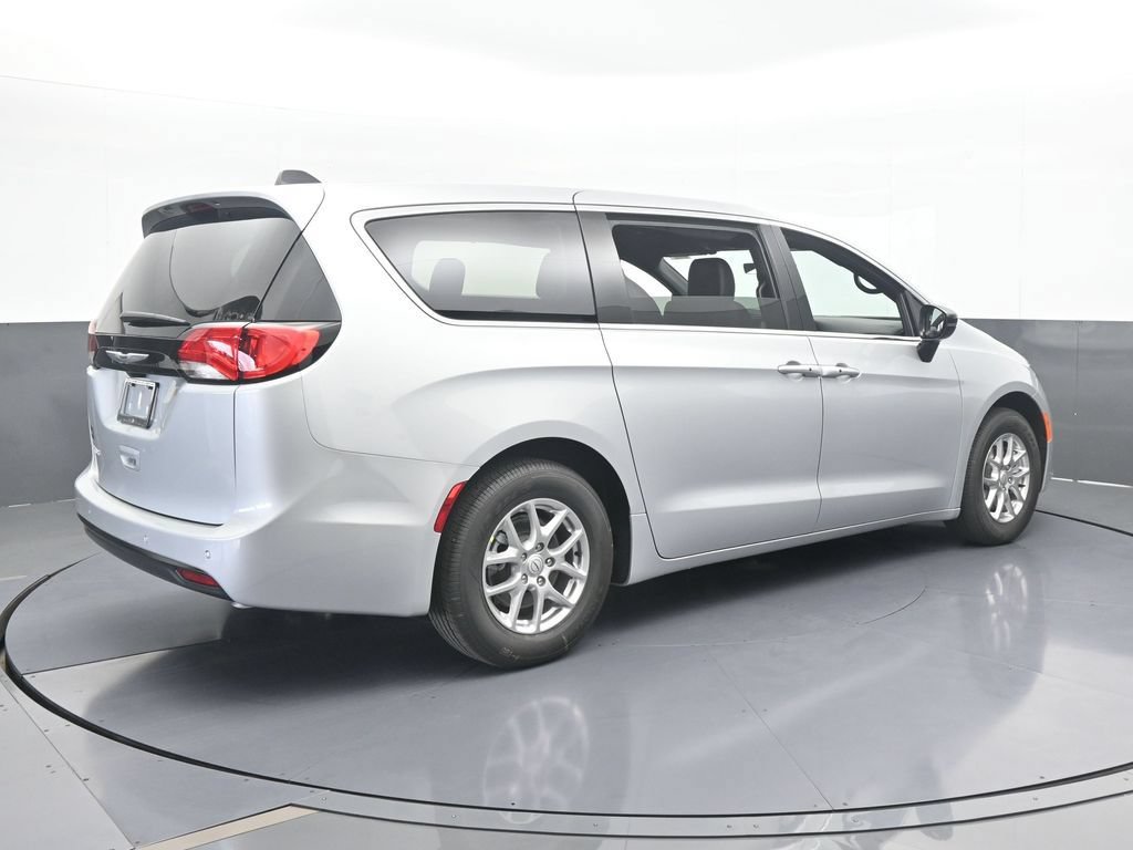 New 2026 Chrysler Voyager LX FWD image 6