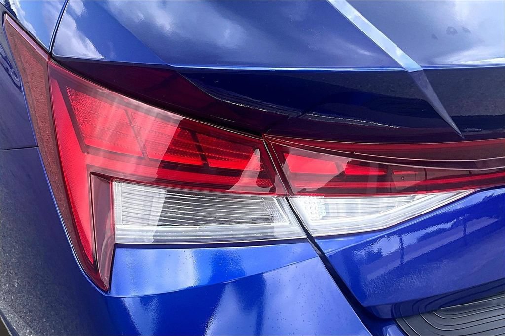 Used 2023 Hyundai Elantra Limited w/ Cargo Package FWD image 22