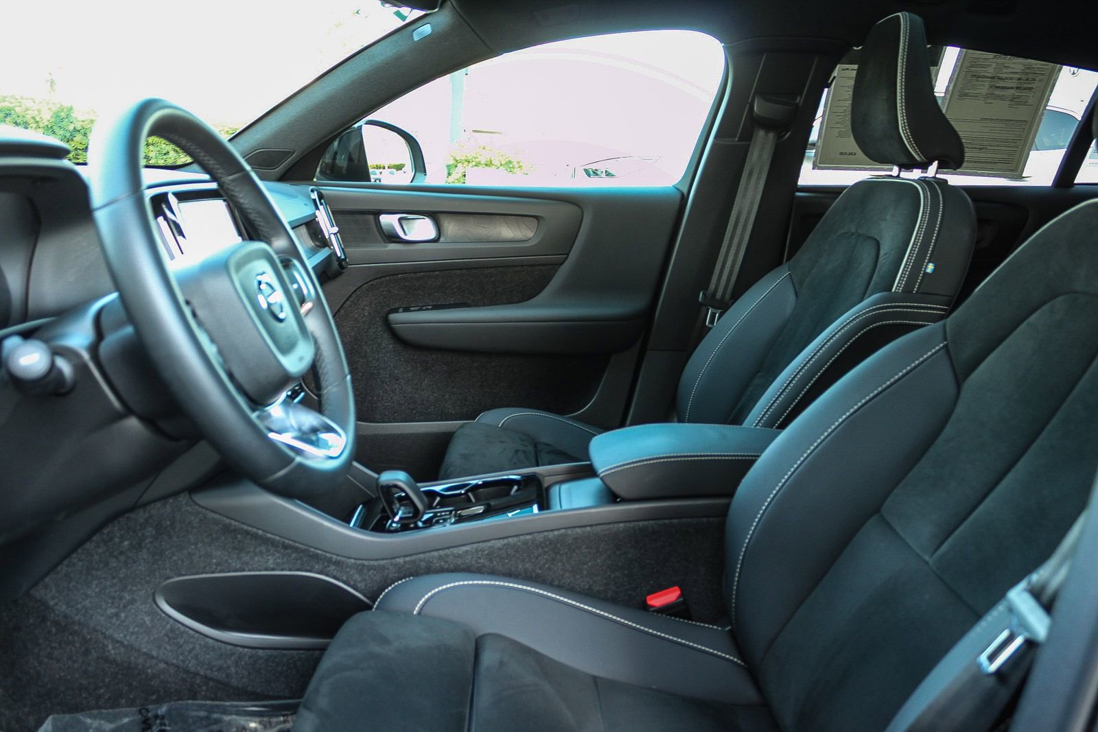 Used 2023 Volvo C40 P8 Recharge Plus w/ Protection Package Premier AWD/4WD image 18