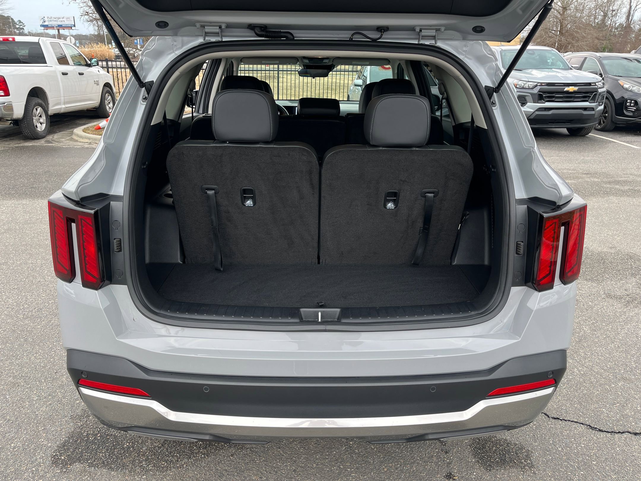 Used 2025 Kia Sorento S image 17