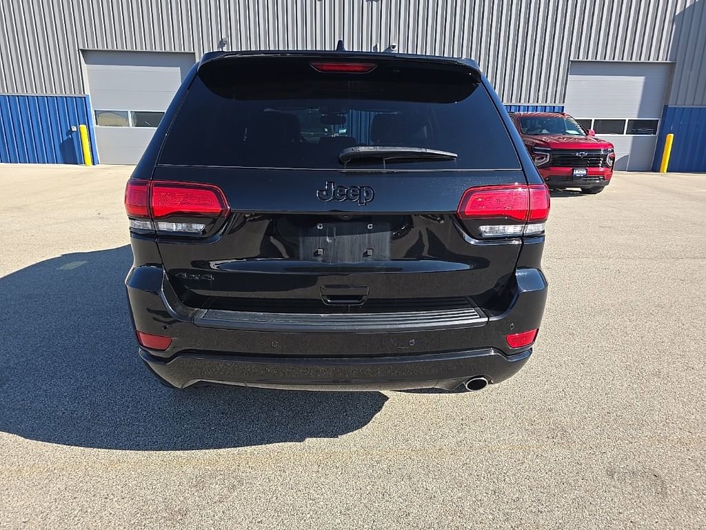 Used 2019 Jeep Grand Cherokee Altitude AWD/4WD image 4