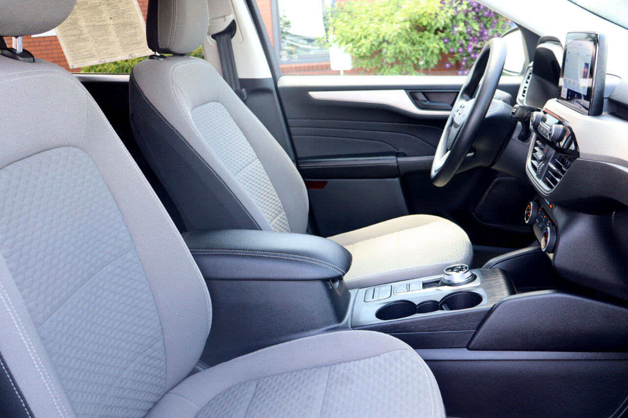Used 2022 Ford Escape SE image 16