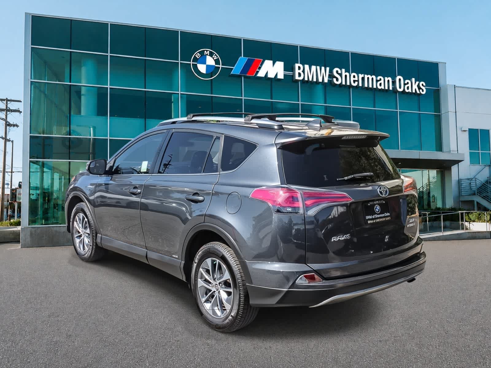 Used 2017 Toyota RAV4 XLE w/ Carpet Mat Package AWD/4WD image 12