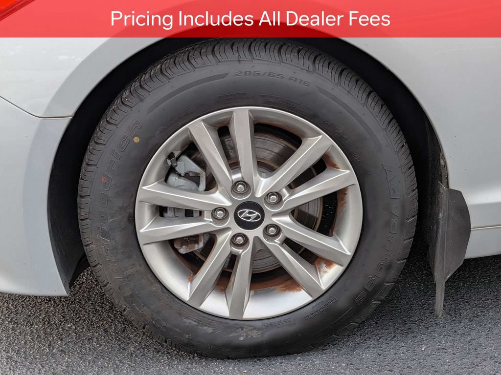 Used 2015 Hyundai Sonata SE w/ Option Group 02 FWD image 12