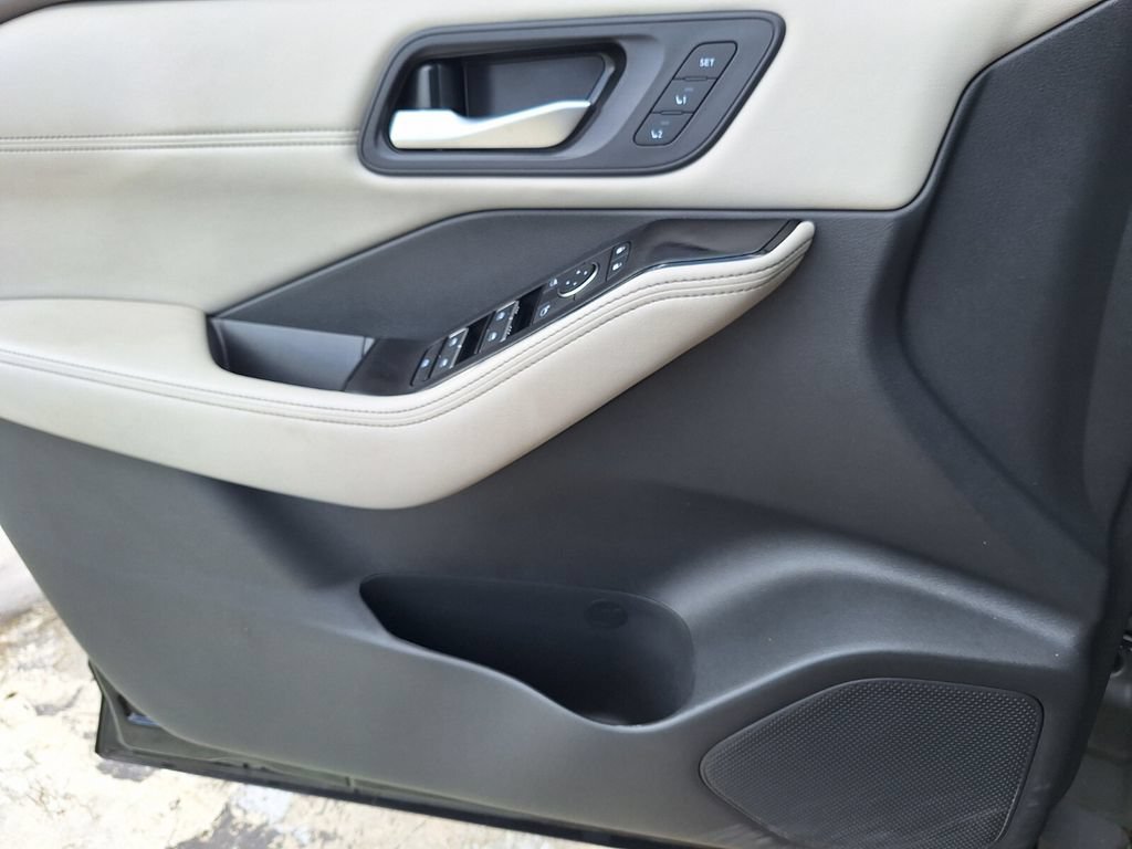 Used 2024 Nissan Rogue SL w/ SL Premium Package FWD image 22