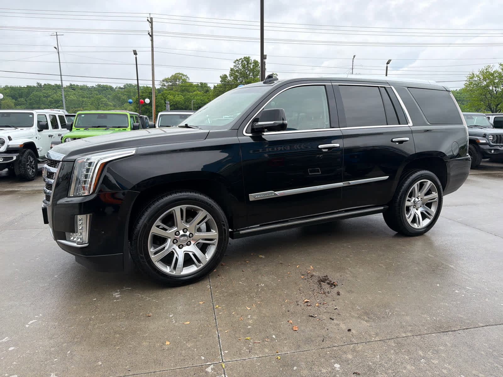 Used 2017 Cadillac Escalade Premium Luxury RWD image 4