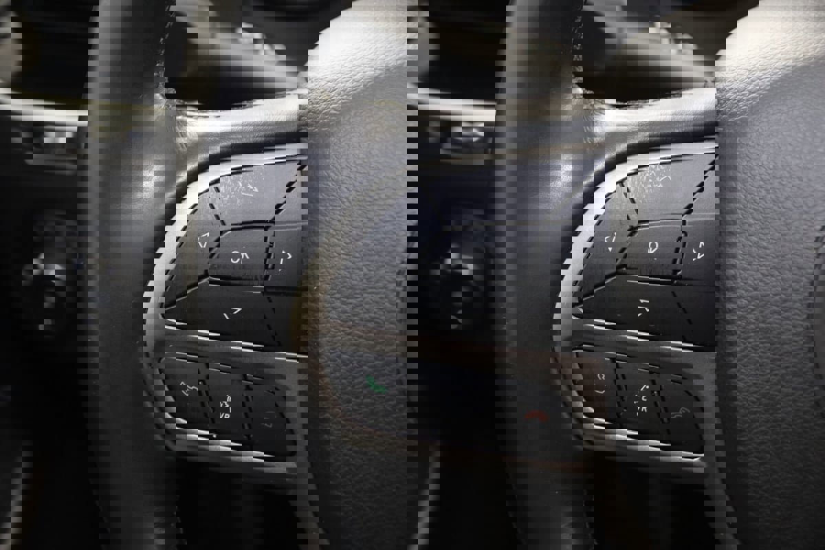 Used 2020 Jeep Cherokee Limited image 32