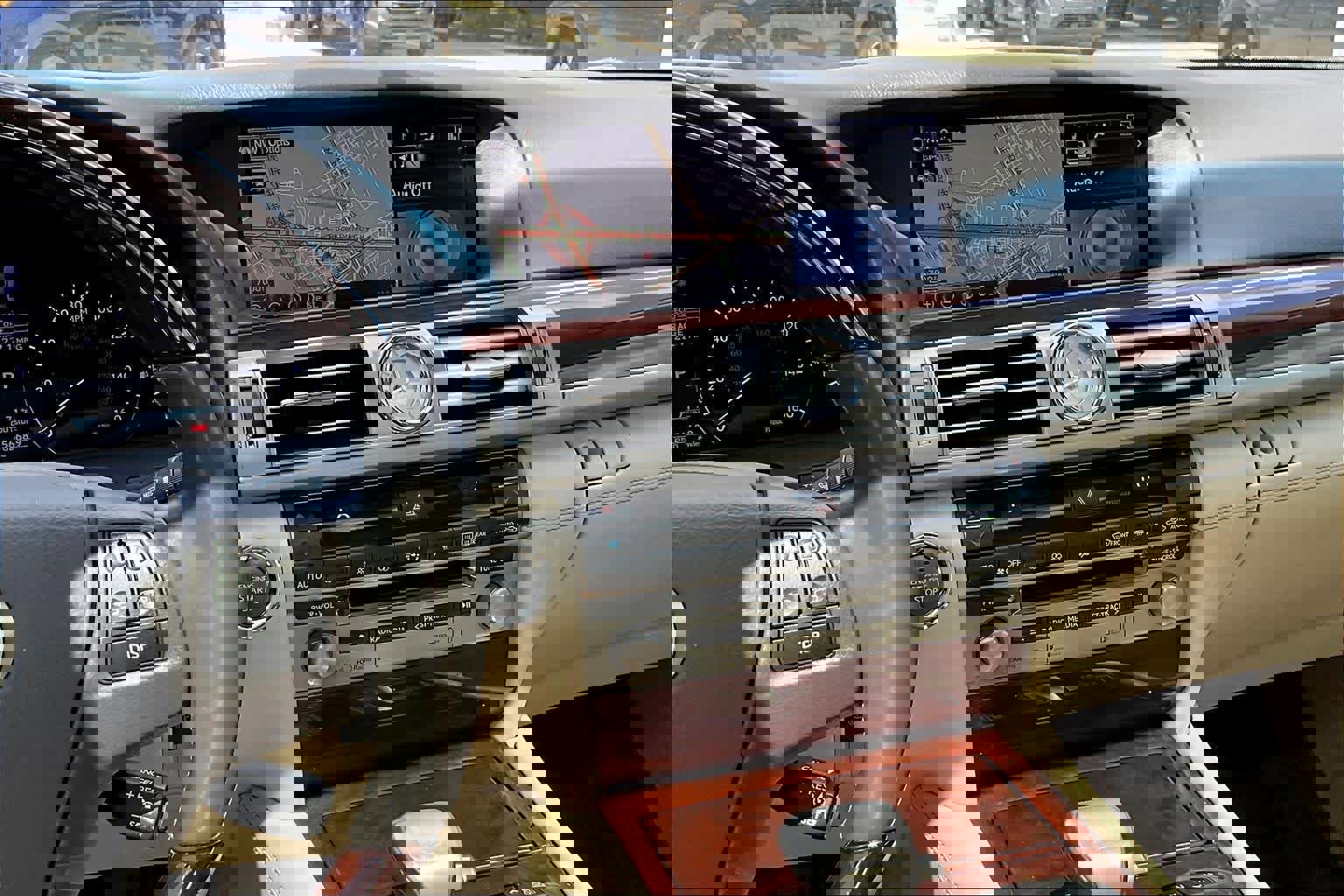 Used 2015 Lexus LS 460 w/ Comfort Package image 6