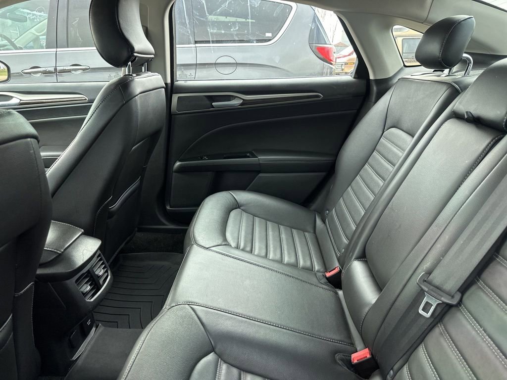 Used 2015 Ford Fusion SE w/ Equipment Group 202A image 18