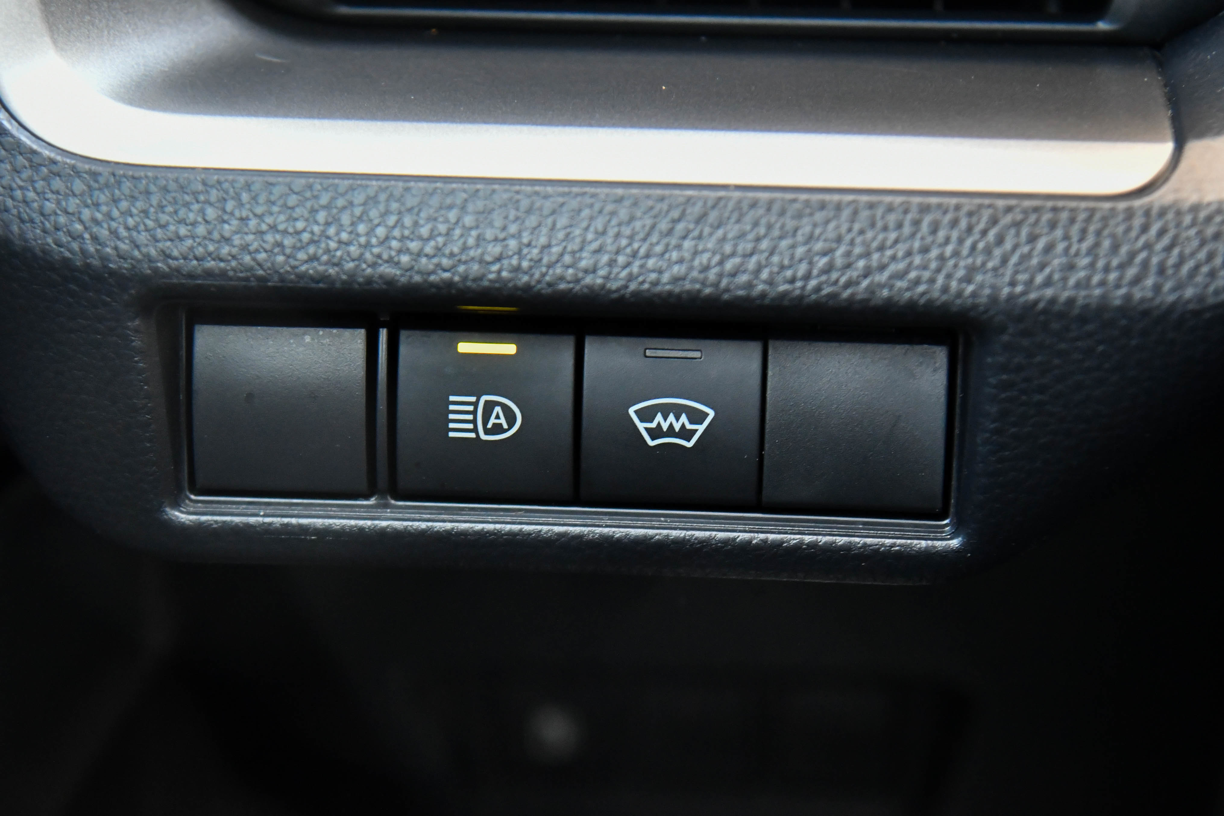 Used 2025 Toyota Prius LE image 32