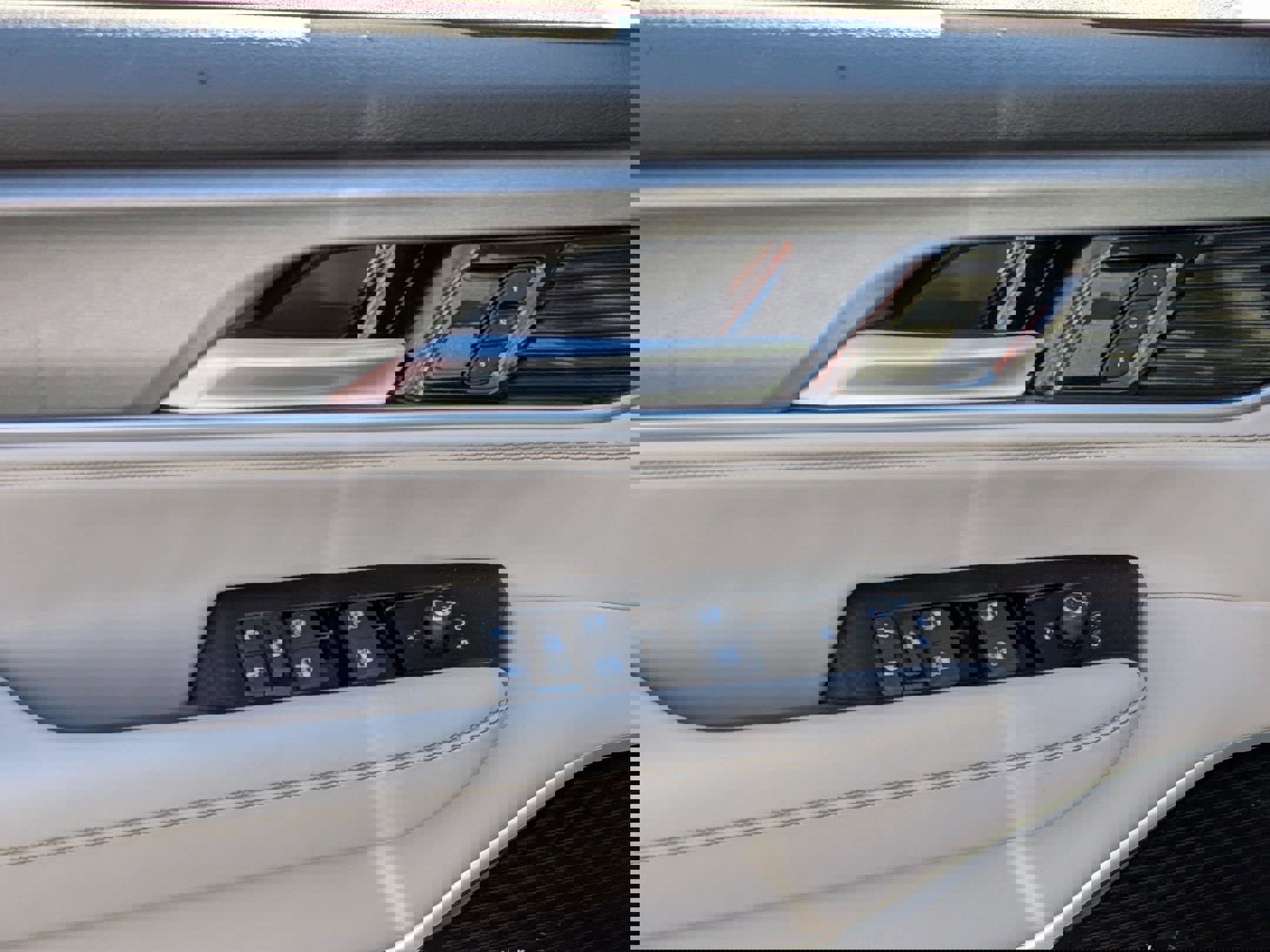 Certified 2025 Jeep Wagoneer Series III w/ Premium Group I image 12