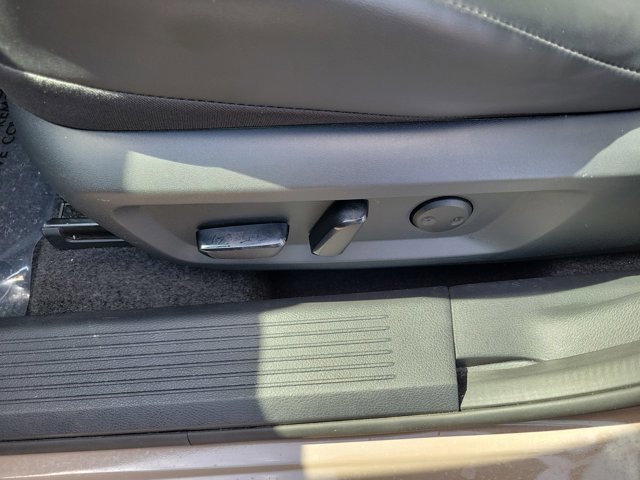 Used 2025 Nissan Rogue SV w/ SV Premium Package FWD image 19