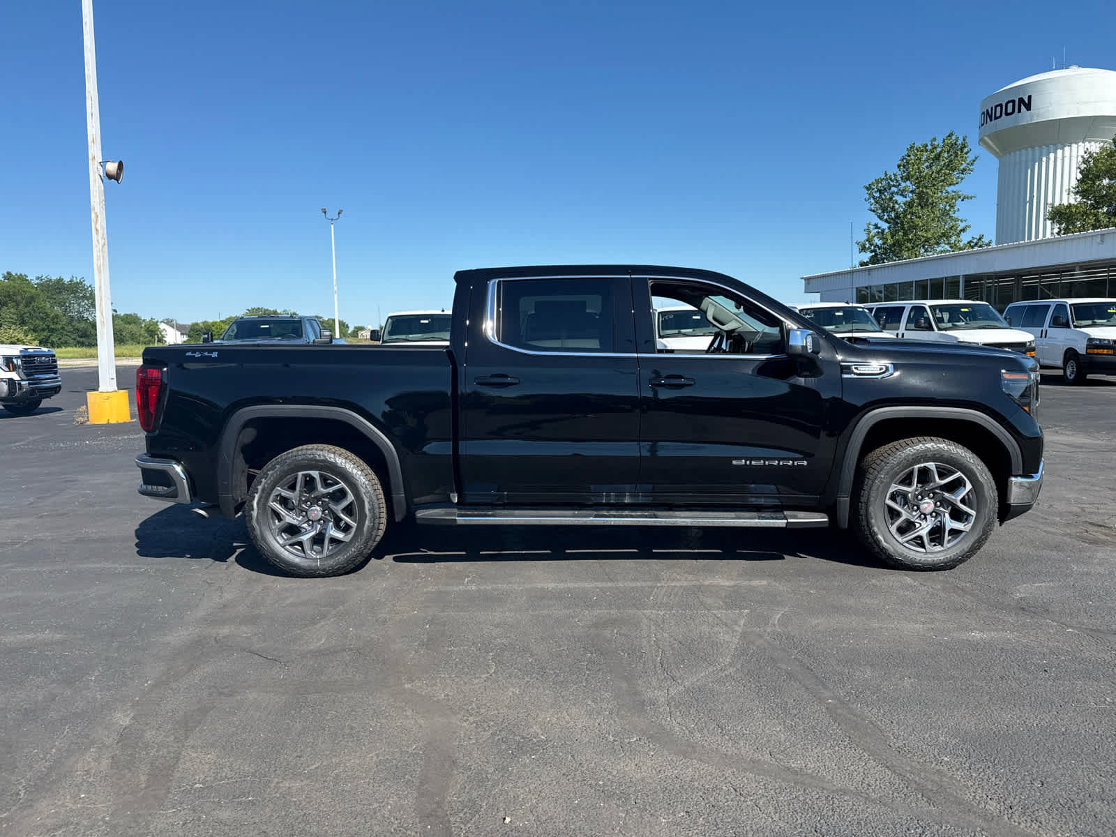 New 2026 GMC Sierra 1500 SLE w/ Preferred Package AWD/4WD image 6