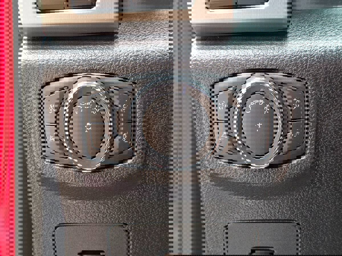 Used 2015 Ford F150 Platinum w/ Equipment Group 701A Luxury image 56