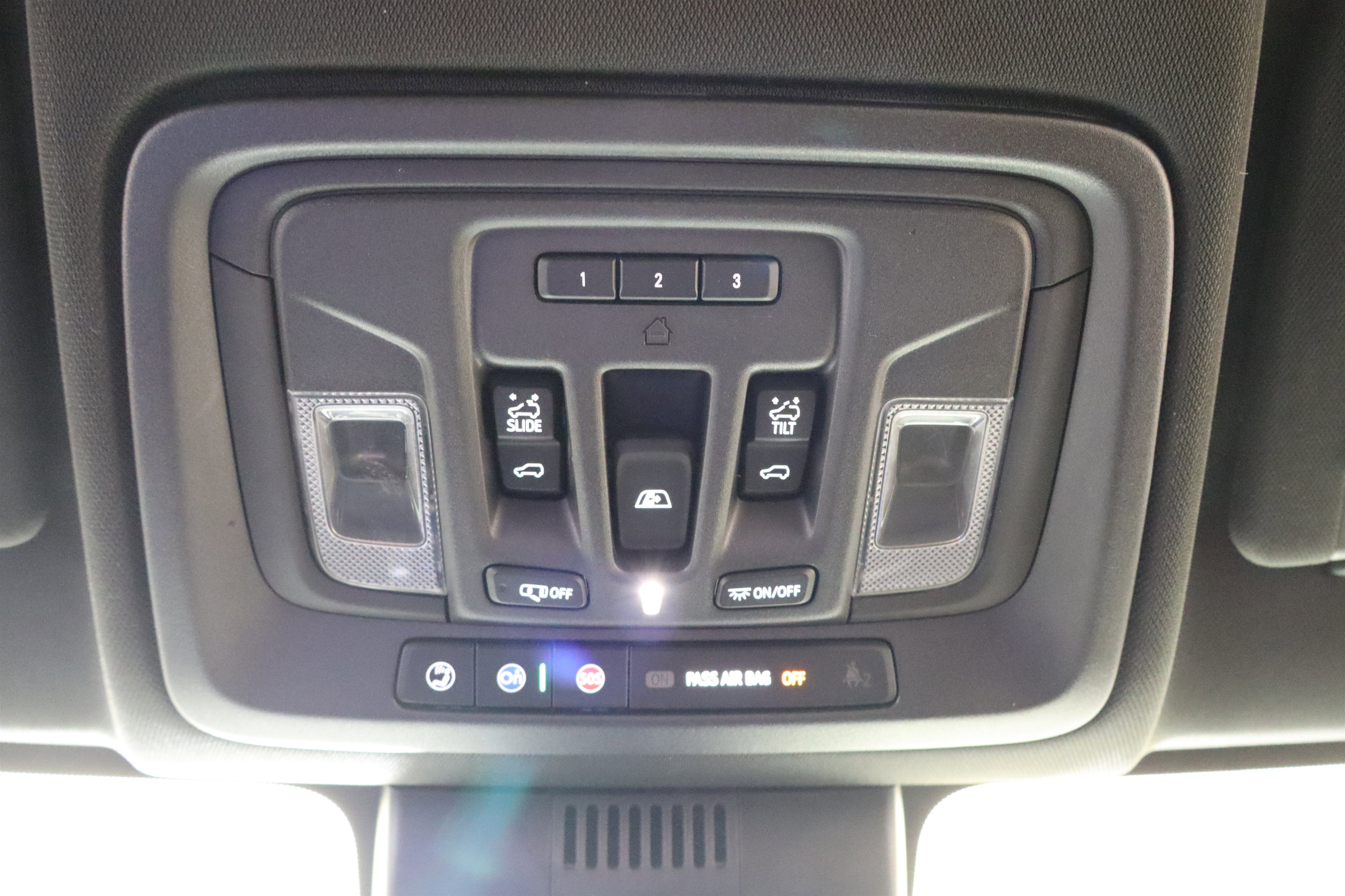 Used 2022 Chevrolet Silverado 1500 ZR2 w/ Technology Package image 28