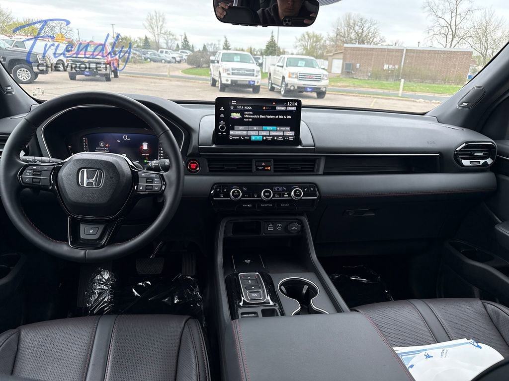 Used 2025 Honda Pilot Black Edition image 12