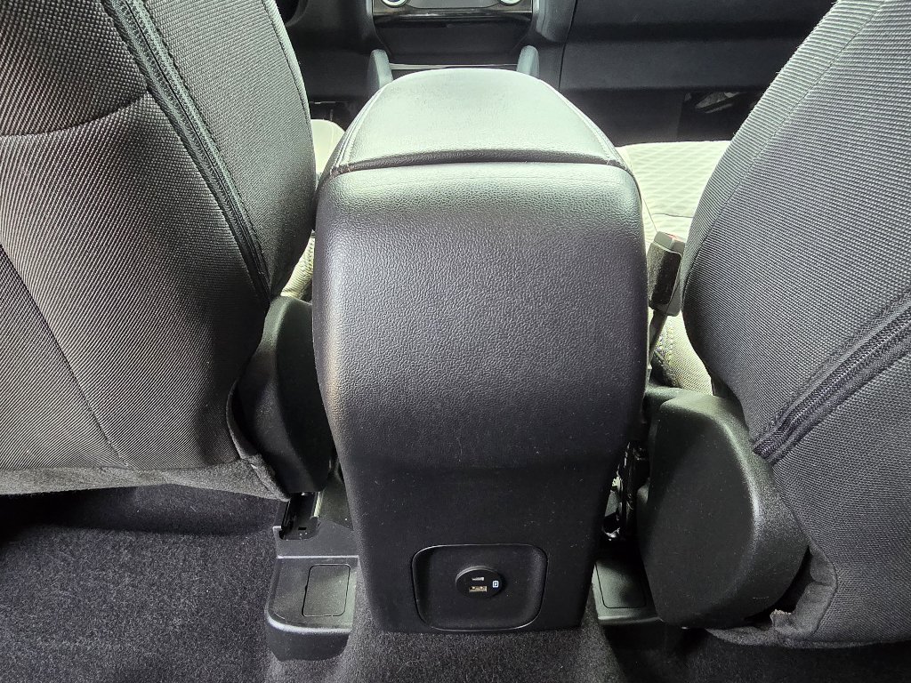 Used 2022 Ford Escape SE AWD/4WD image 29