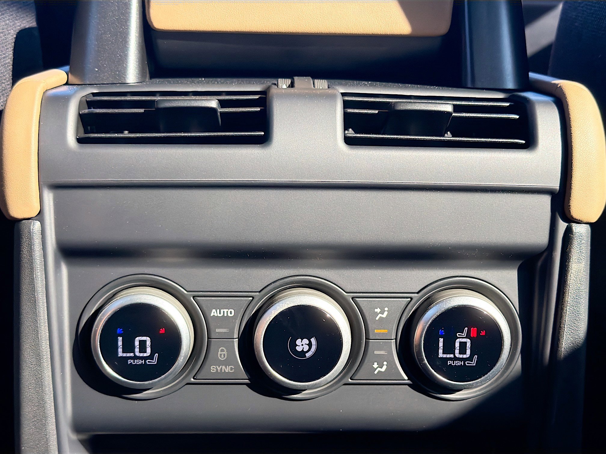 New 2026 Land Rover Defender 90 V8 image 20