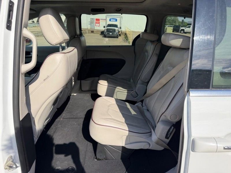 Used 2020 Chrysler Pacifica Limited FWD image 9