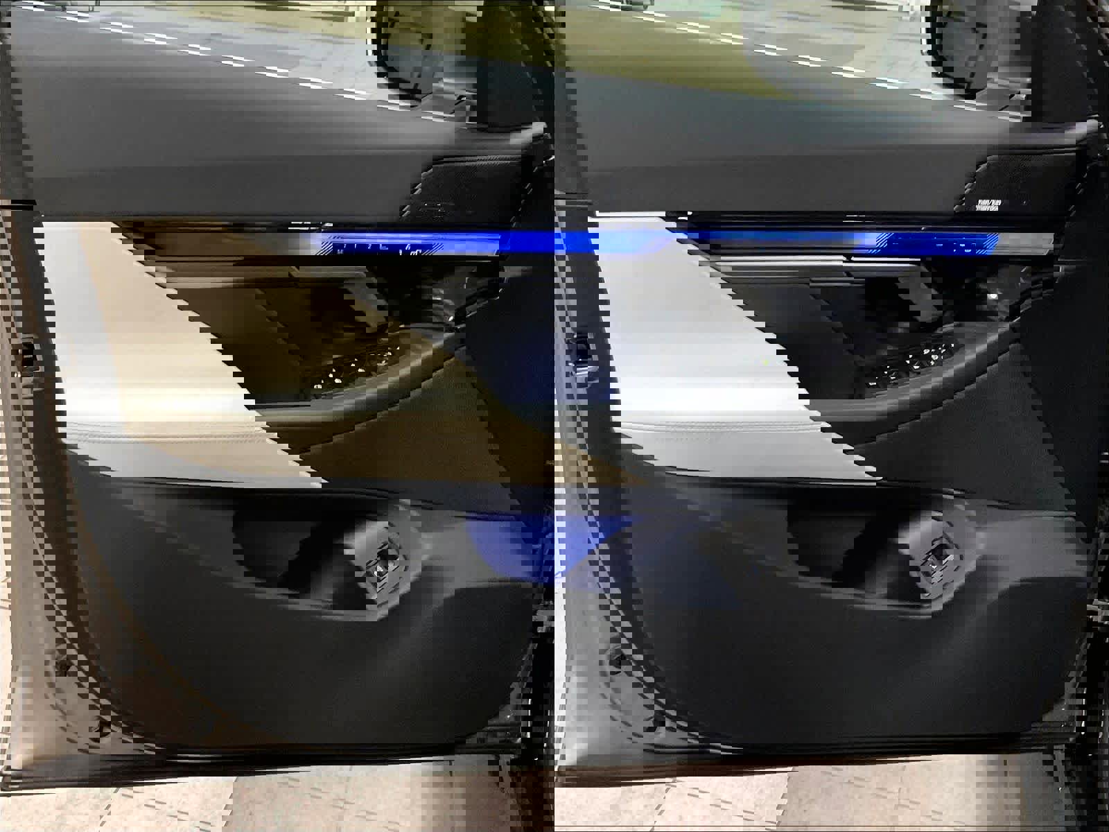 Used 2024 BMW 540i xDrive w/ Convenience Package image 9