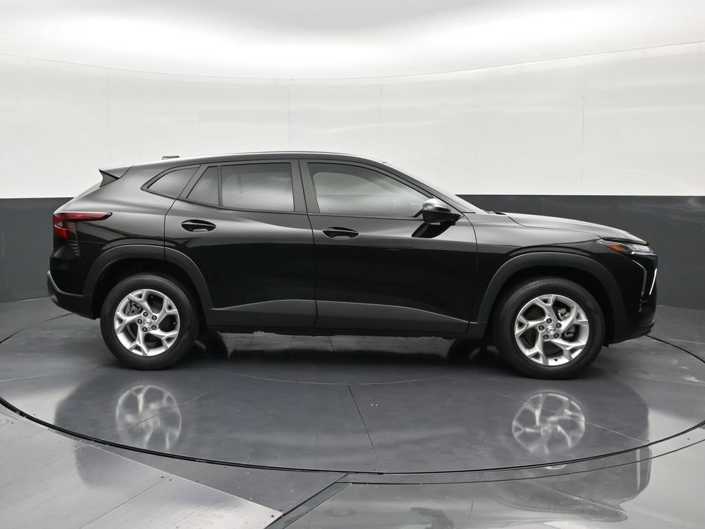 Used 2024 Chevrolet Trax LS w/ LS Convenience Package FWD image 6