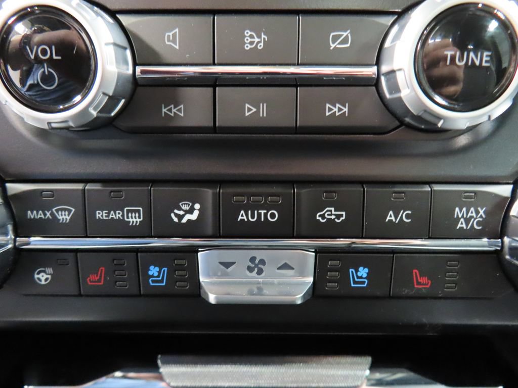 Used 2024 Ford F350 Lariat w/ Chrome Package image 70