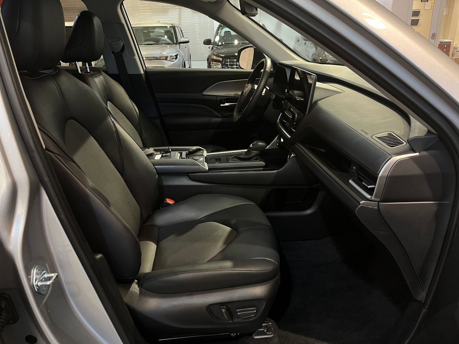 Used 2025 Toyota Grand Highlander FWD image 37