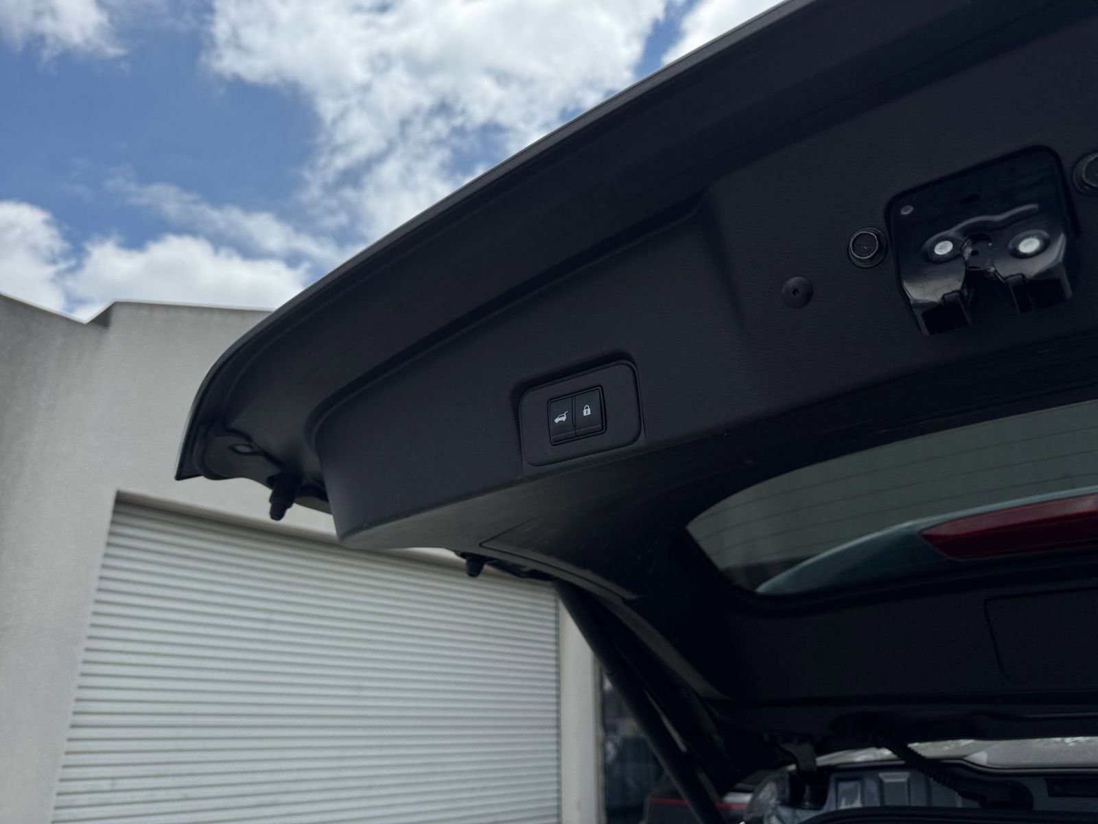 Used 2025 Nissan Rogue SV FWD image 23