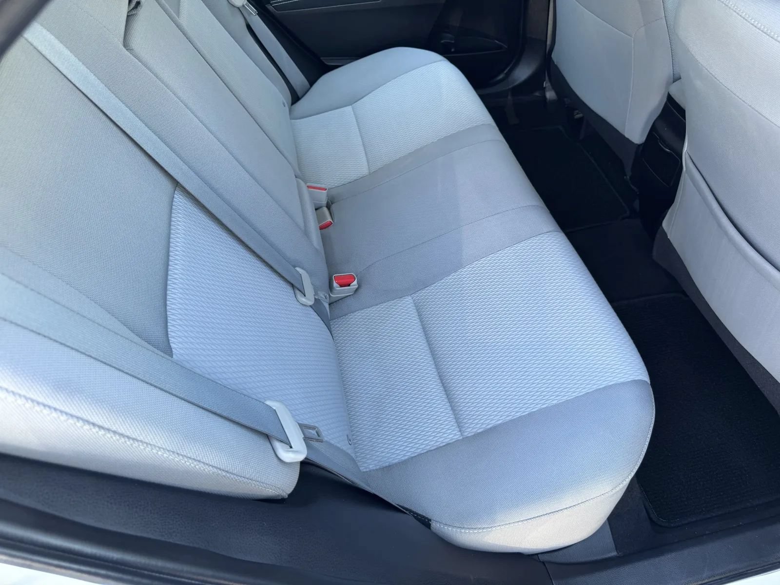Used 2016 Toyota Corolla LE FWD image 34