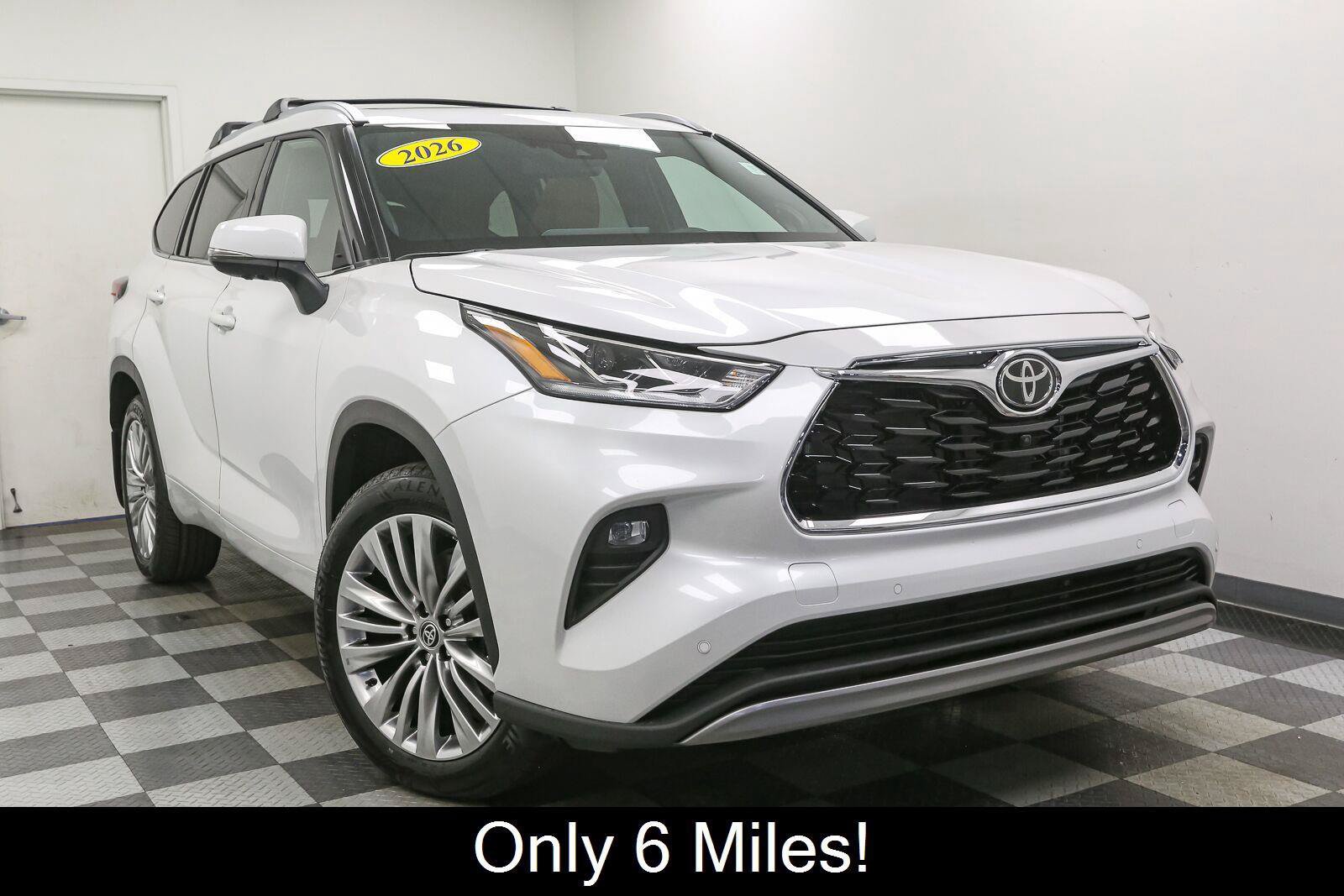 Used 2026 Toyota Highlander Platinum AWD/4WD image 3