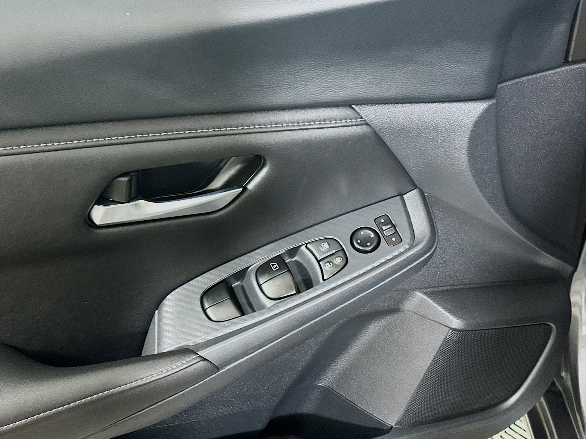 Used 2025 Nissan Sentra SV image 15