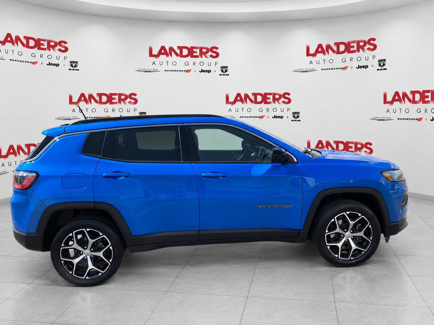 Used 2024 Jeep Compass Latitude AWD/4WD image 4