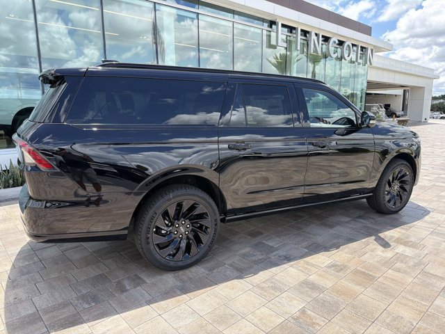New 2026 Lincoln Navigator L Reserve w/ Jet Appearance Package AWD/4WD image 2