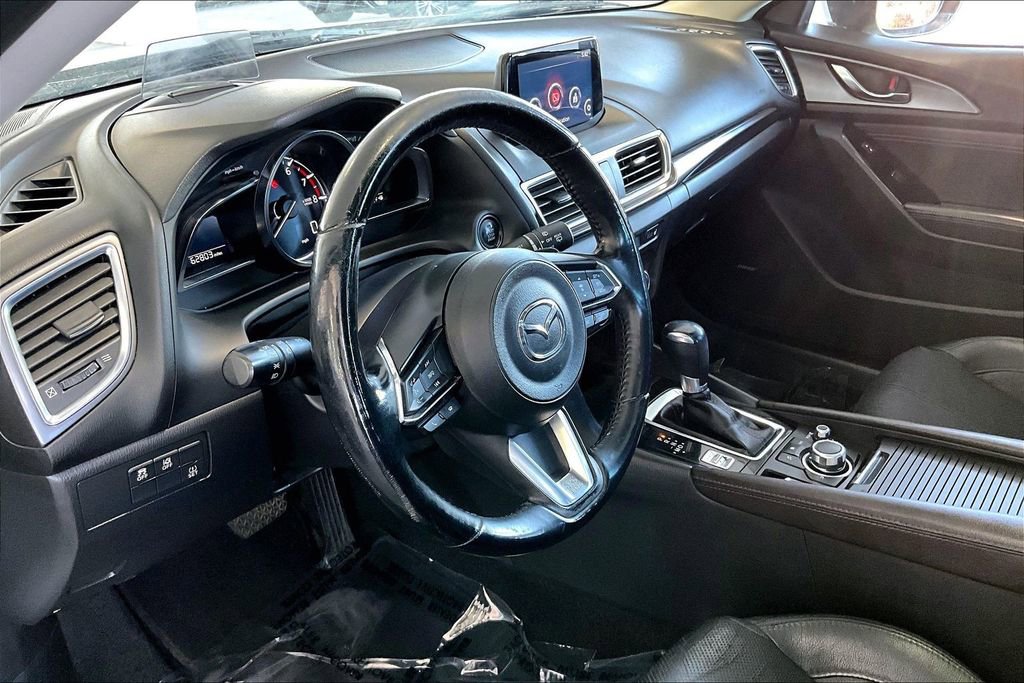 Used 2018 MAZDA MAZDA3 Grand Touring w/ Premium Equipment Package FWD image 17