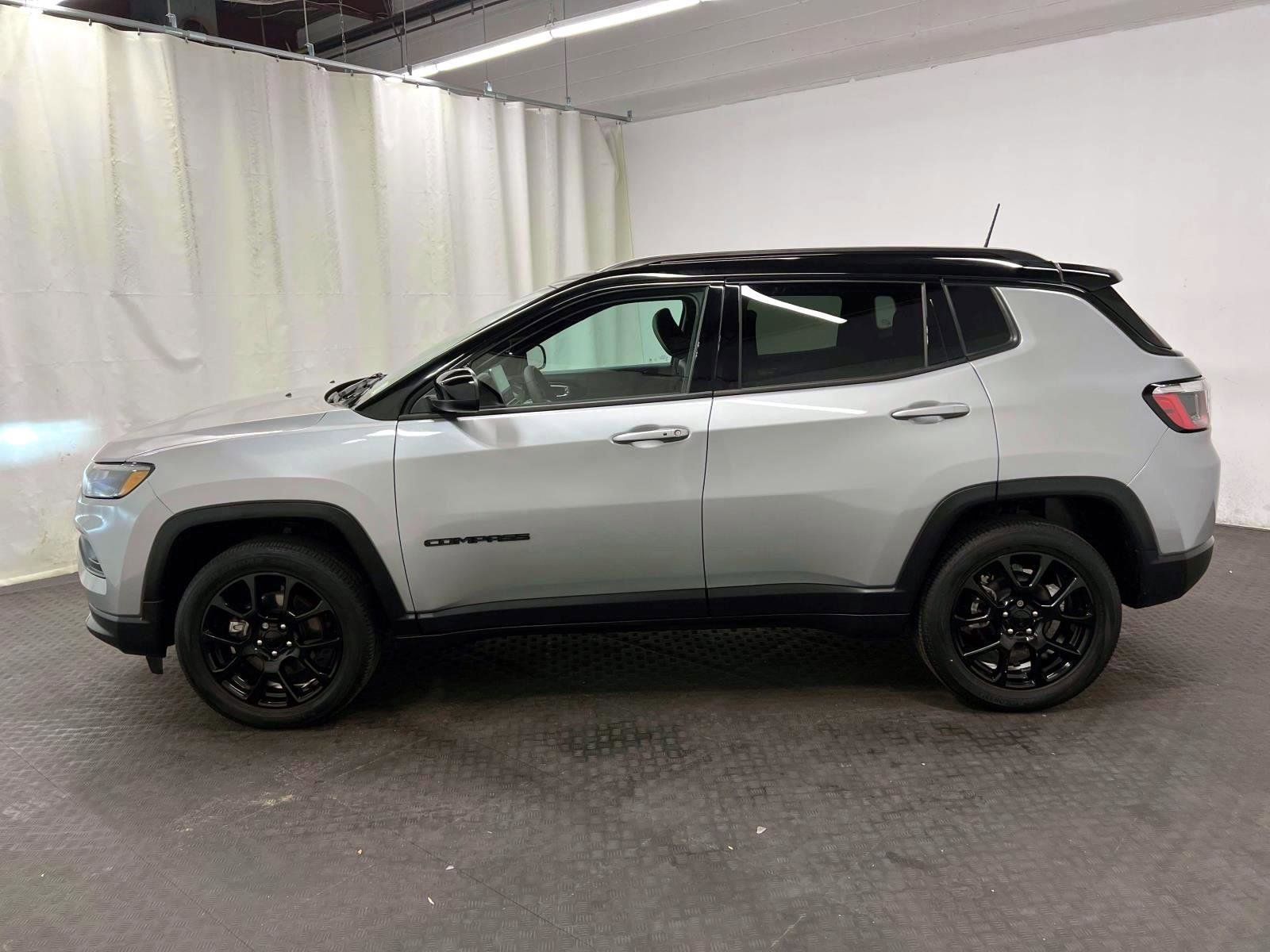 Used 2022 Jeep Compass Latitude AWD/4WD image 9