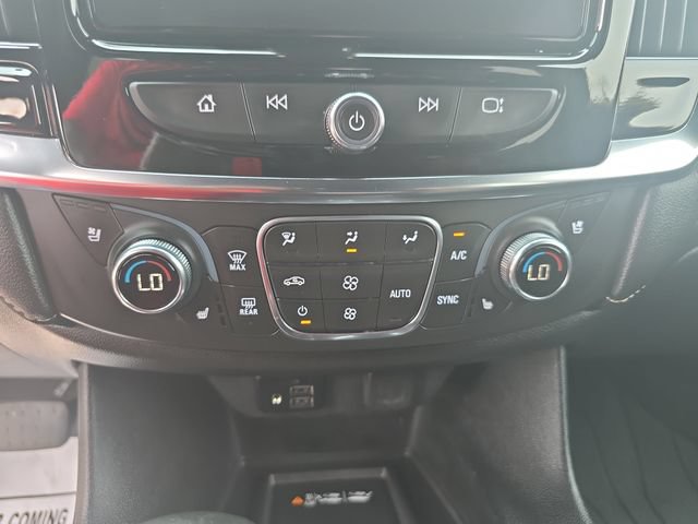 Used 2023 Chevrolet Traverse Premier FWD image 24
