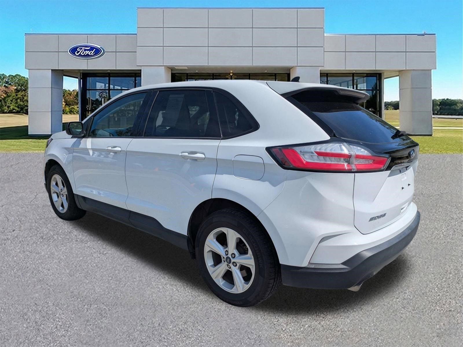 Certified 2019 Ford Edge SE FWD image 3