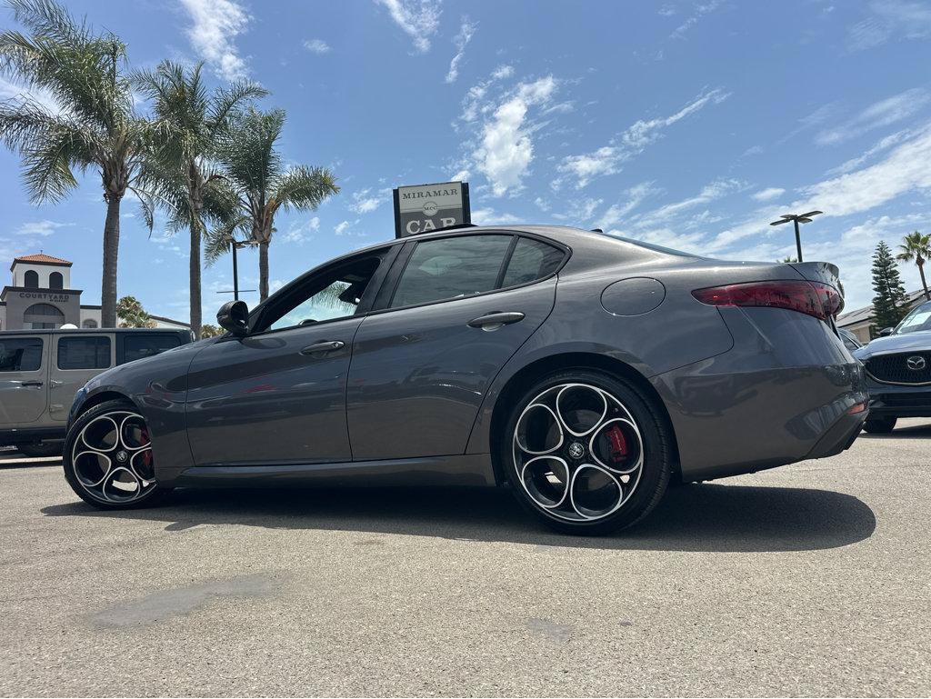 Used 2022 Alfa Romeo Giulia Ti RWD image 3