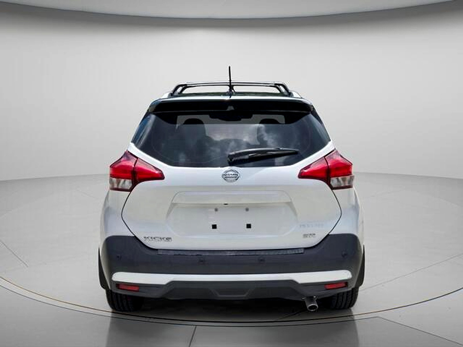 Used 2020 Nissan Kicks SR w/ Exterior Package FWD image 6