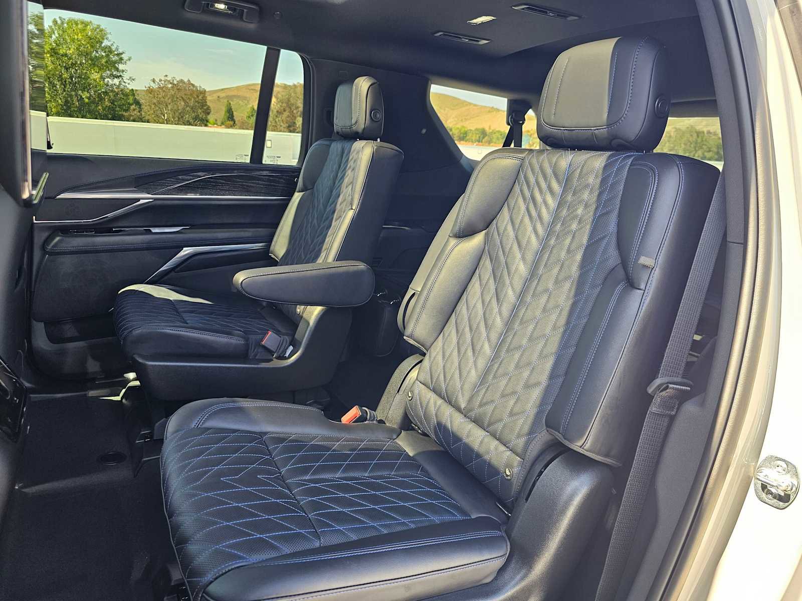 New 2026 Cadillac Escalade IQL Sport 1 w/ LPO, Floor Liner Package AWD/4WD image 20